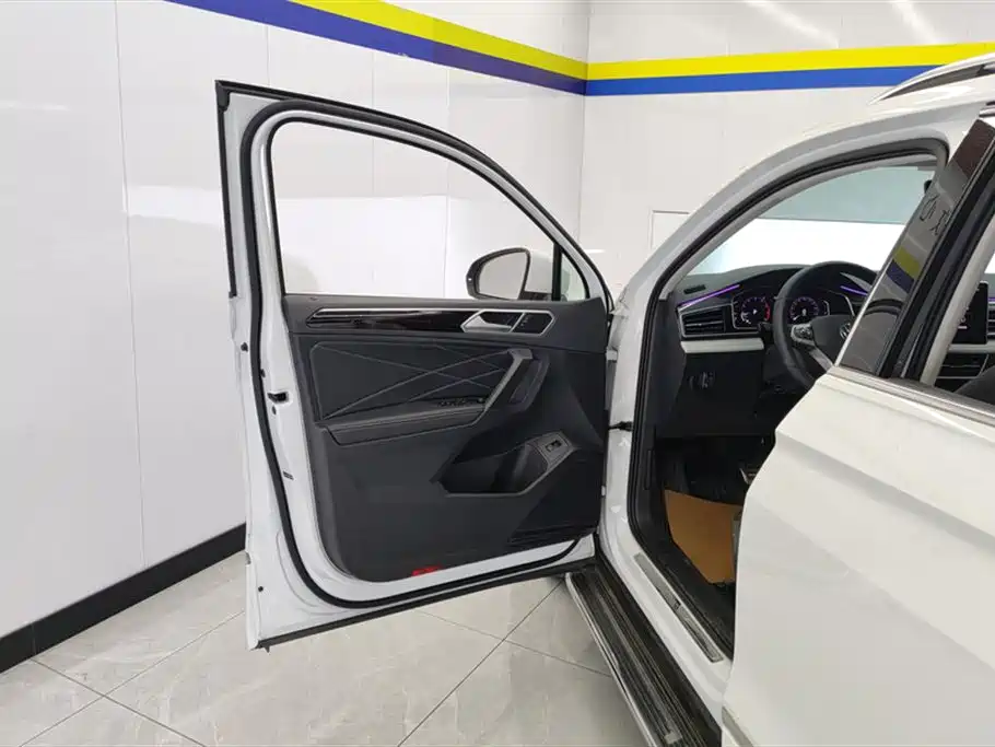 Volkswagen Tiguan L 2024 Outstanding 330TSI Auto 2WD R-Line Dragon Glory Edition фото 7