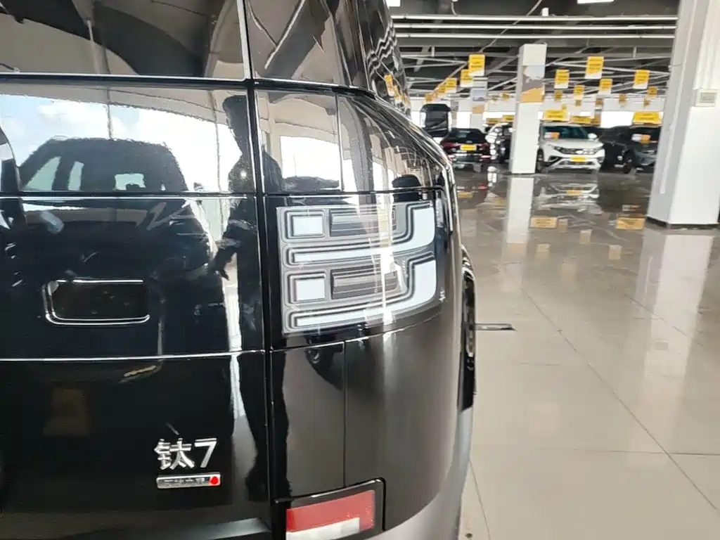 Fang Cheng Bao Titanium 7 2026 2025 AWD Base Model