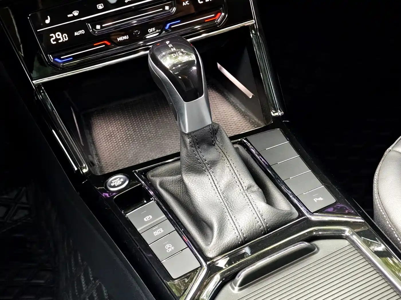 Volkswagen Passat 2022 330TSI Starlight Elite Edition фото 10