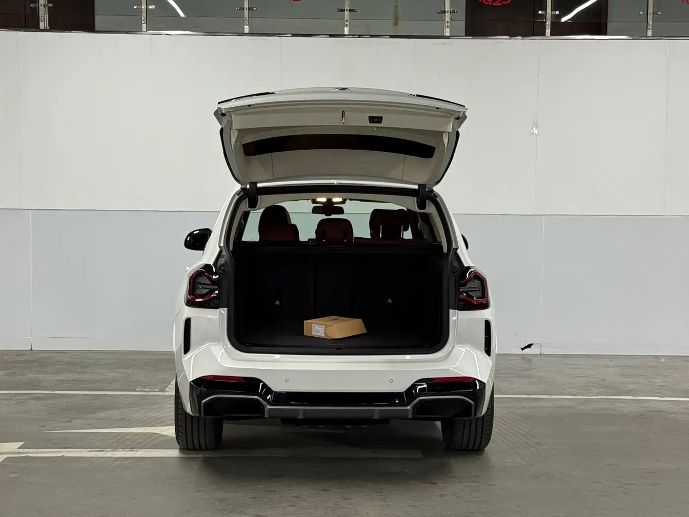 BMW iX3 2024 Leading Edition фото 16
