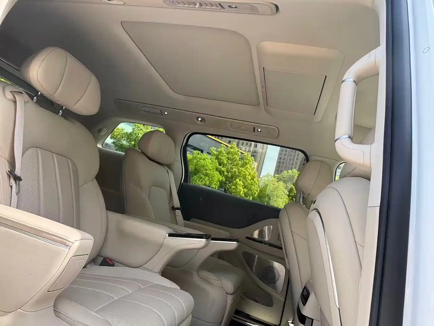 Voyah Auto Voyah Dreamer 2025 PHEV 4WD Kunpeng Premium Edition фото 7