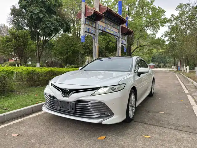 TOYOTA CAMRY