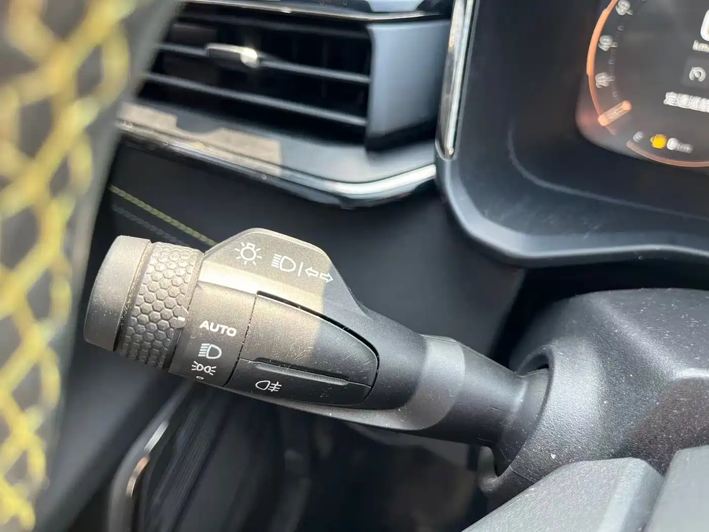 Lynk & Co 06 EM-P 2023 2023 1.5T Remix PHEV Hero