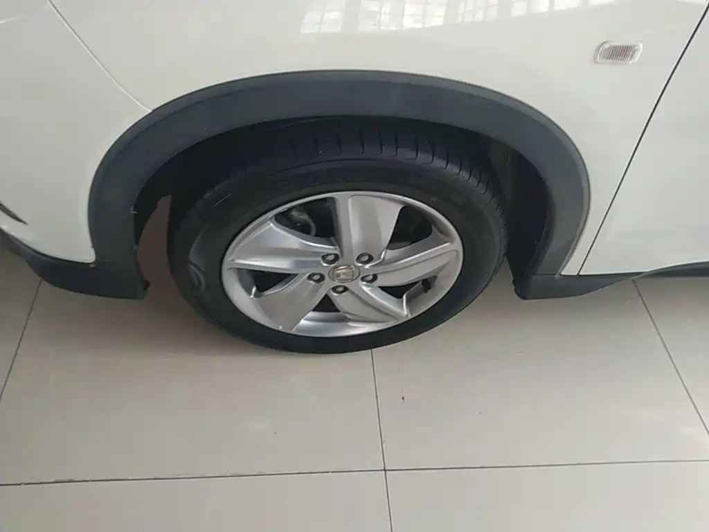 Фото 23 - Honda Vezel