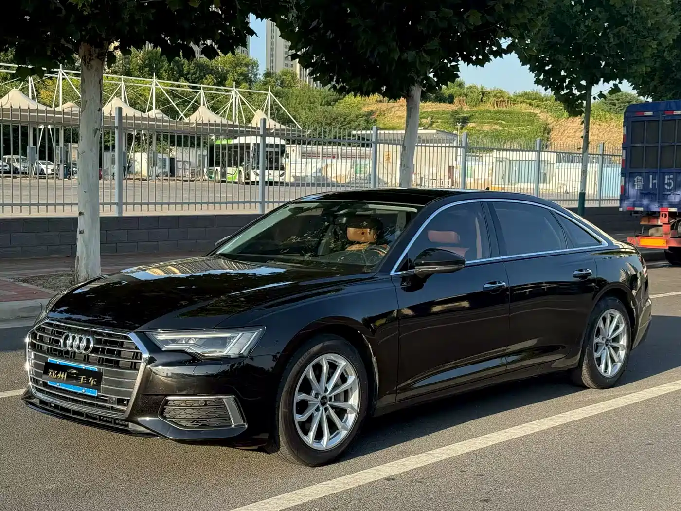 Фото 1 - Audi A6L