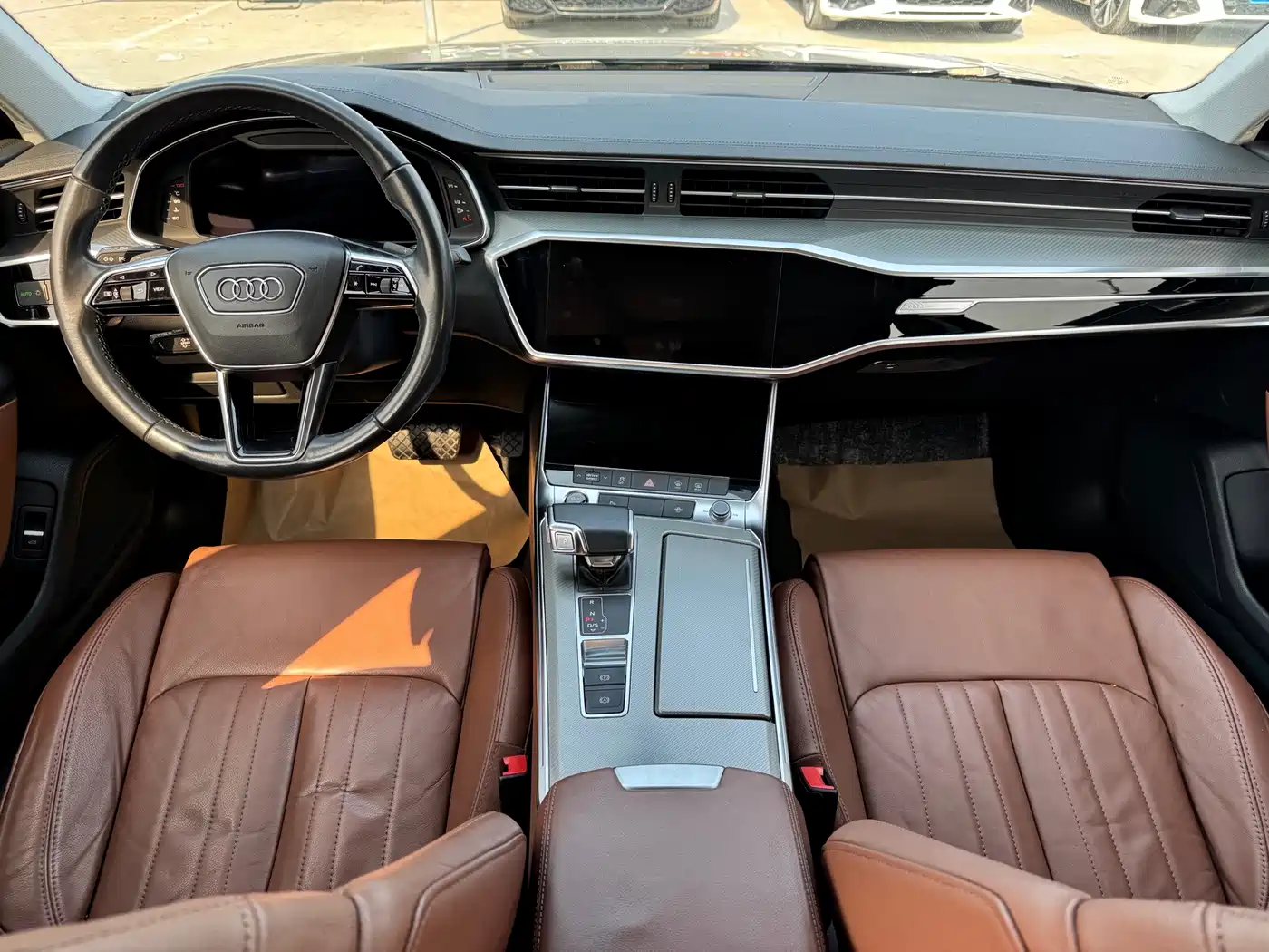 Фото 16 - Audi A6L