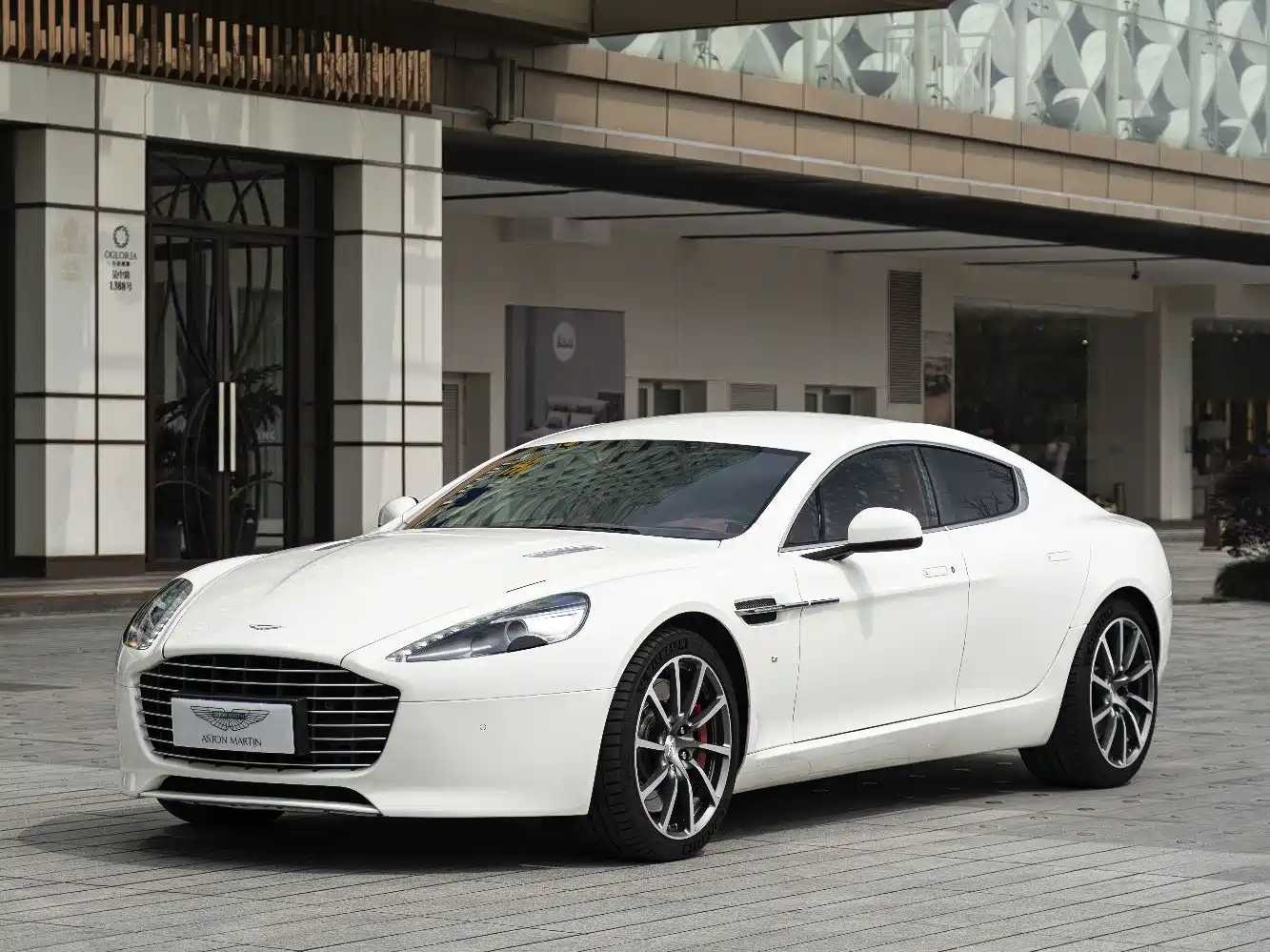 ASTON MARTIN RAPIDE