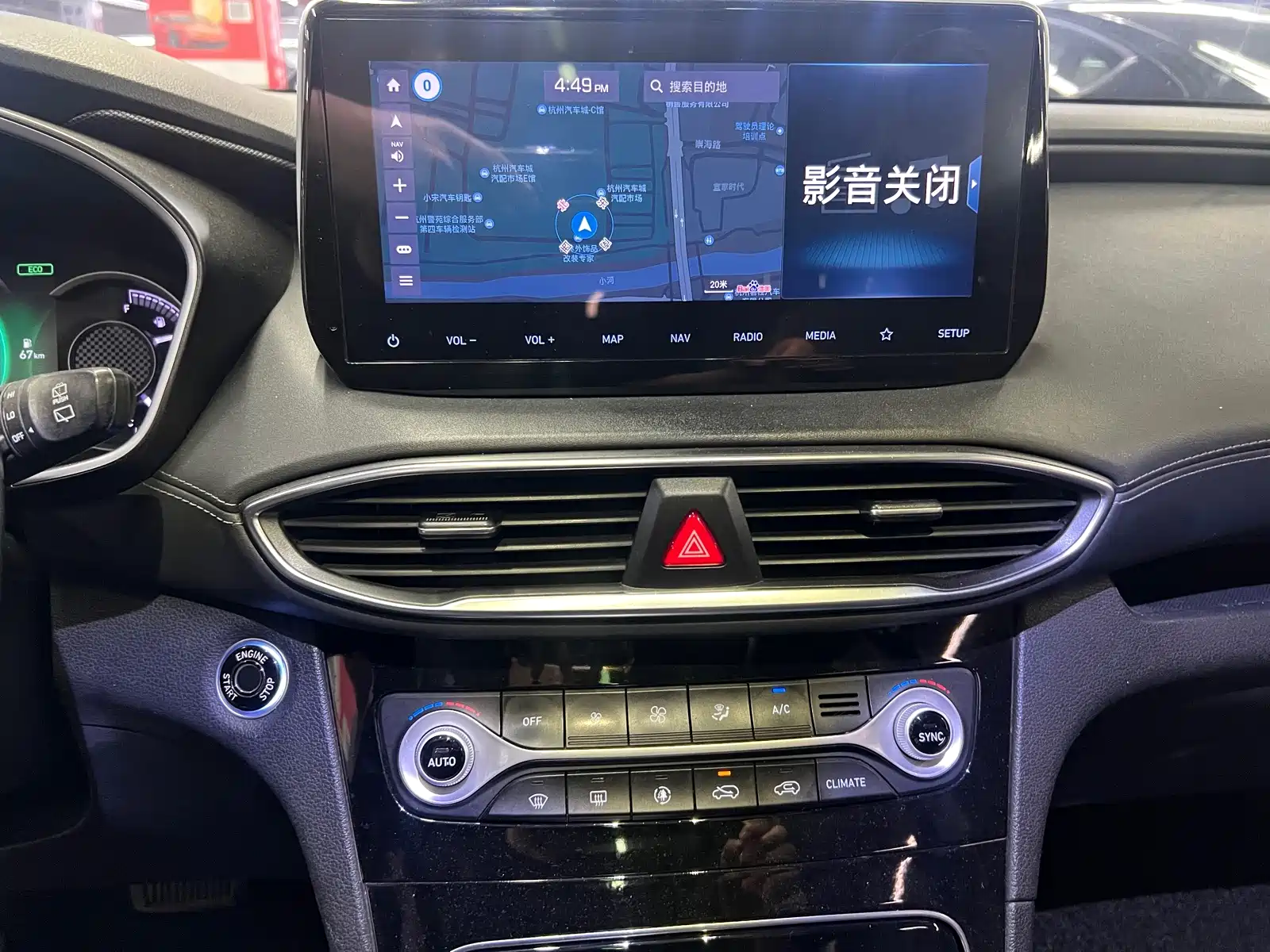 Фото 24 - Hyundai Santa Fe