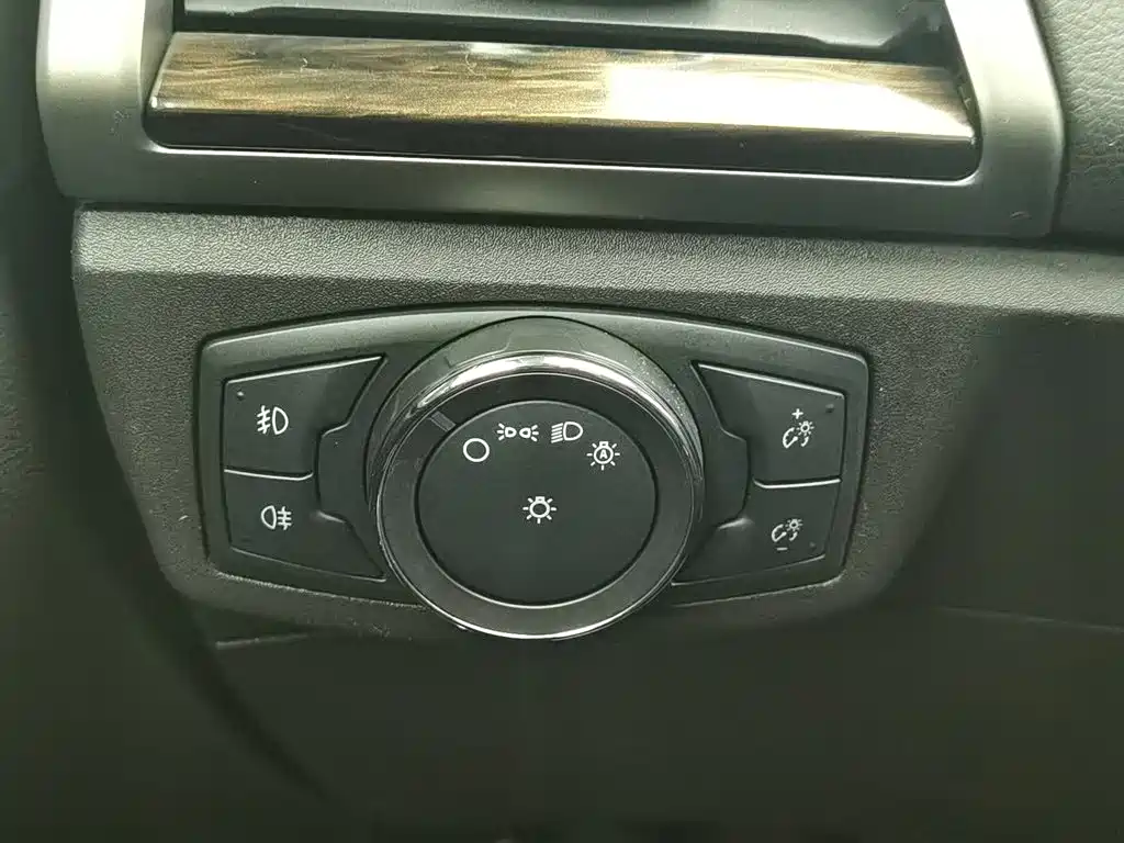 Фото 21 - Ford Mondeo