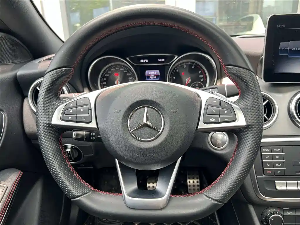 Mercedes-Benz CLA (Import) 2018 CLA 220 4MATIC фото 24