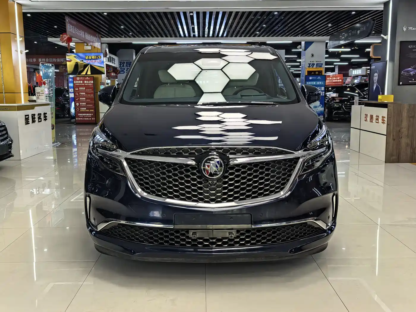 Buick GL8 2022 Avenir 4-Seater Prestige Edition фото 2