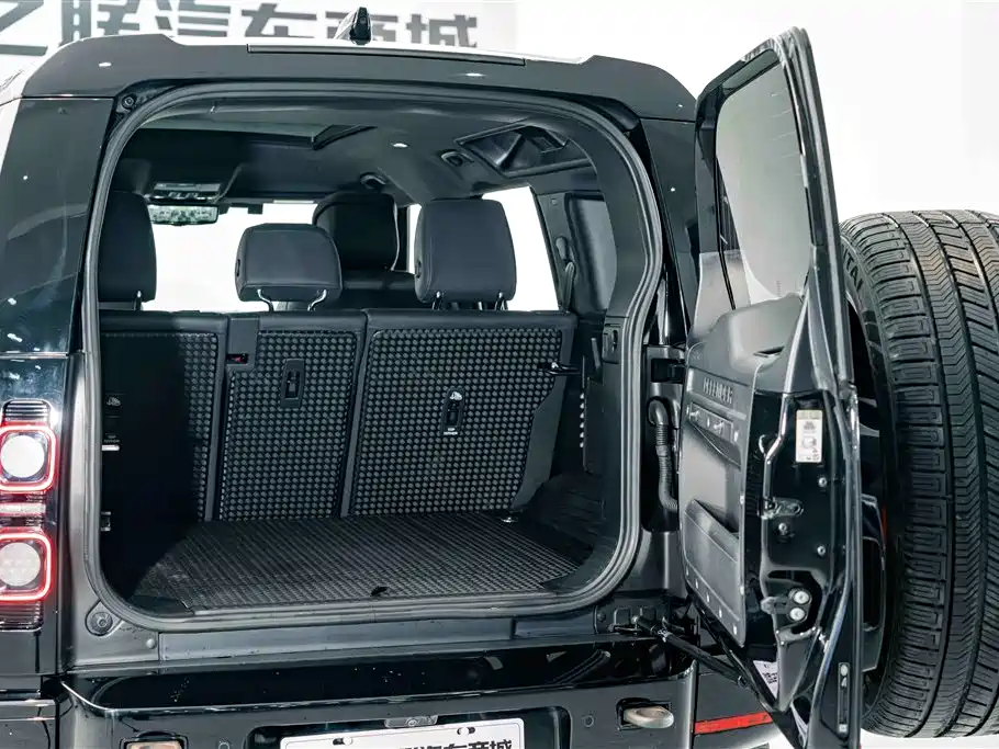Land Rover Defender 2023 Facelift 110 5.0T V8 фото 27