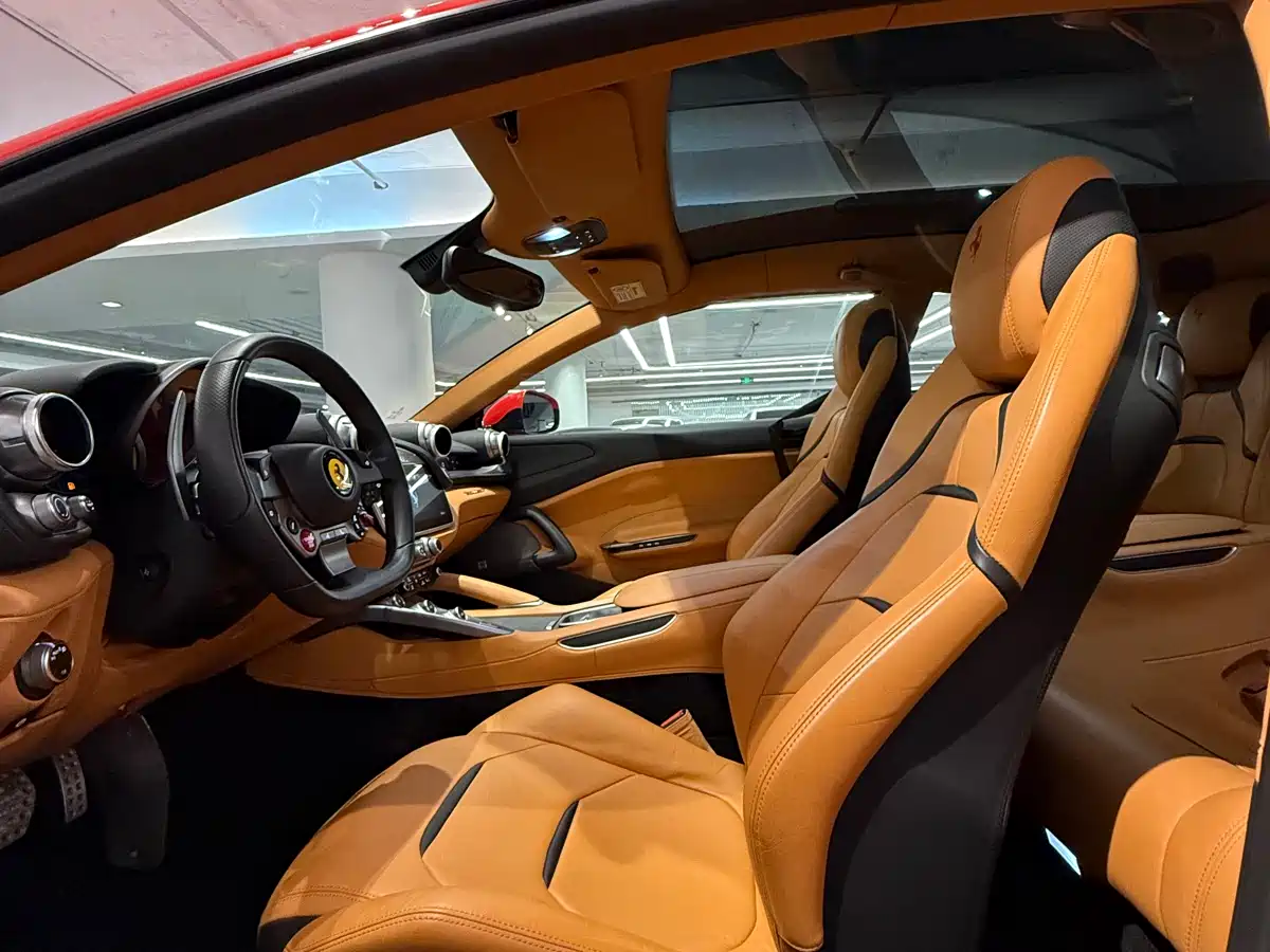 Ferrari GTC4Lusso 2017 3.9T V8 фото 12