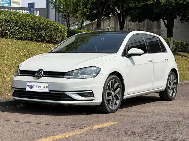 VOLKSWAGEN GOLF