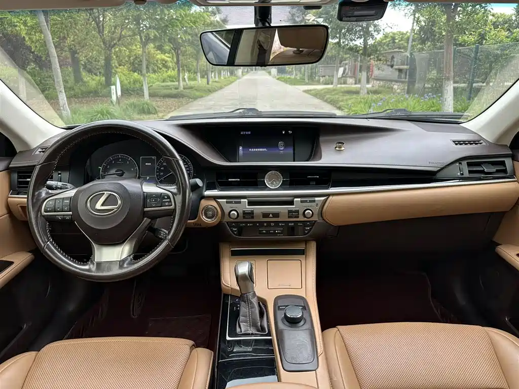Lexus ES 2015 200 Elite Edition фото 9