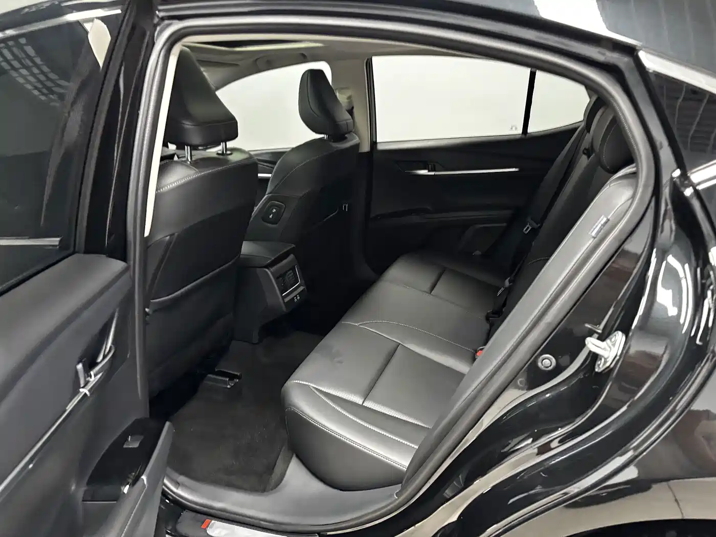 Toyota Camry 2025 2024 2.0GVP Luxury Edition