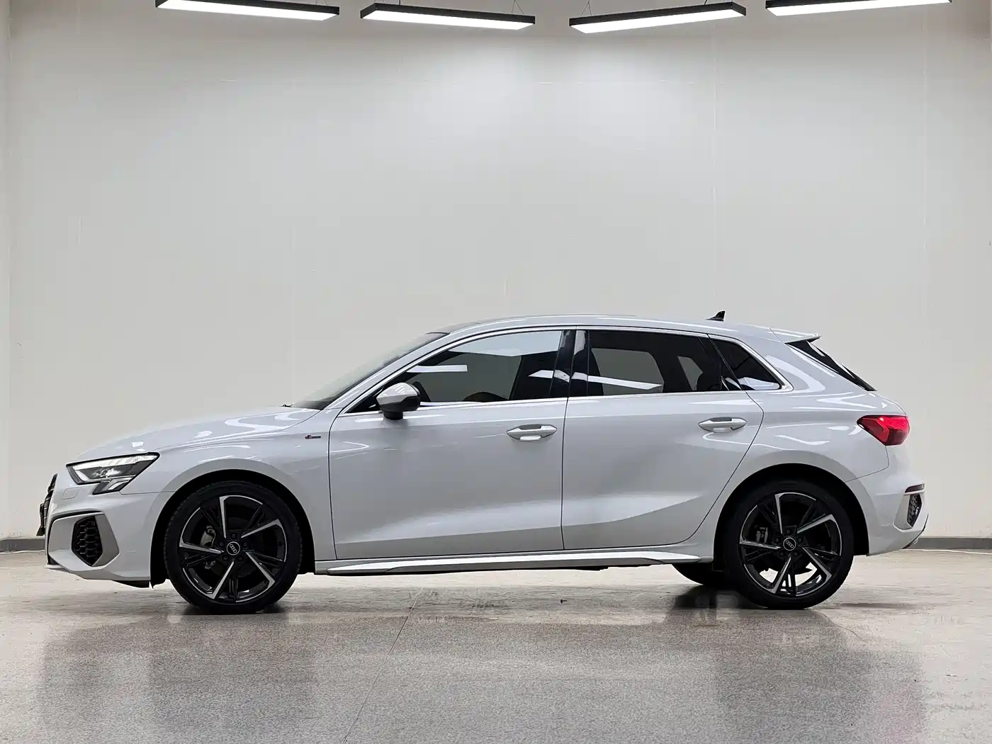 Audi A3 2023 Facelift Sportback 35 TFSI Fashion Sport фото 3