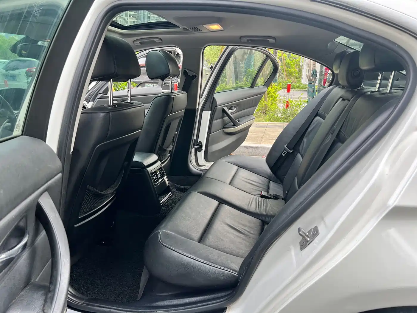 BMW 3 Series 2012 320i Luxury фото 18