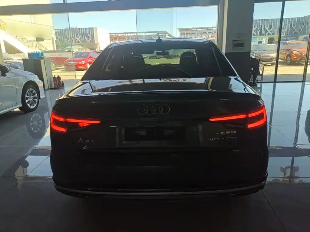 Photo 6 - Audi A4L
