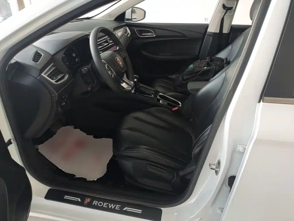 Фото 15 - Roewe i5