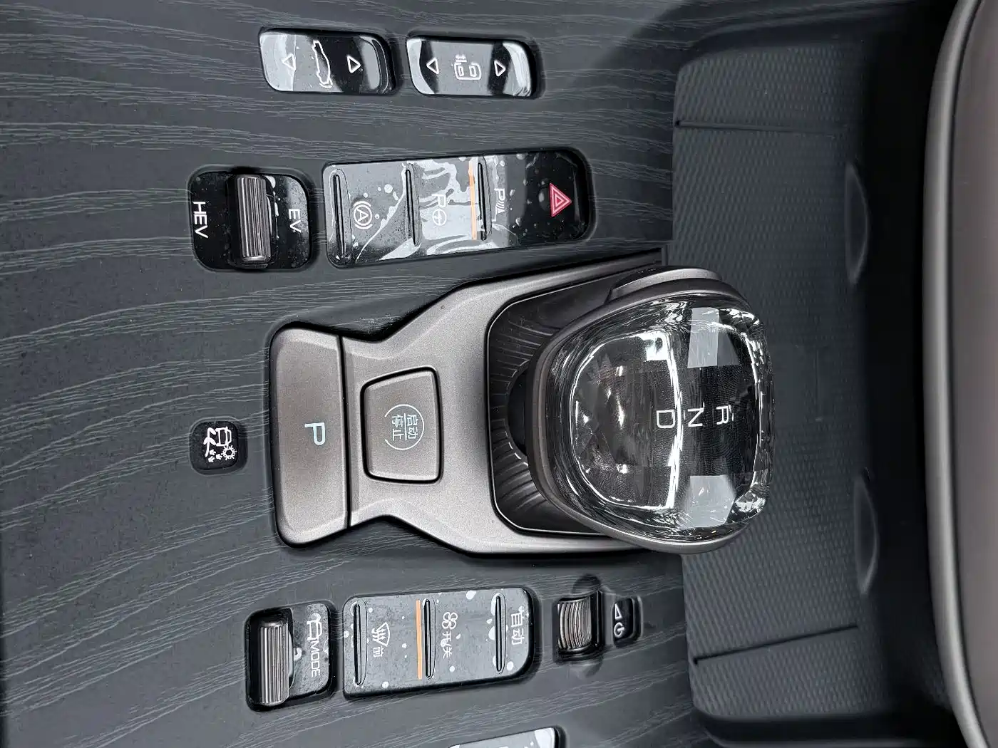 Denza D9 2023 2022 DM-i 970 AWD Flagship