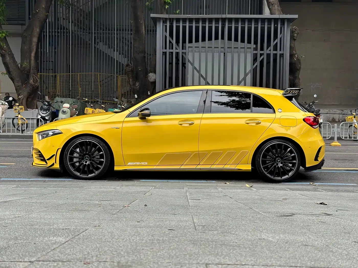 Mercedes-Benz A-Class AMG (Import) 2023 AMG A 35 4MATIC Sun Edition фото 3
