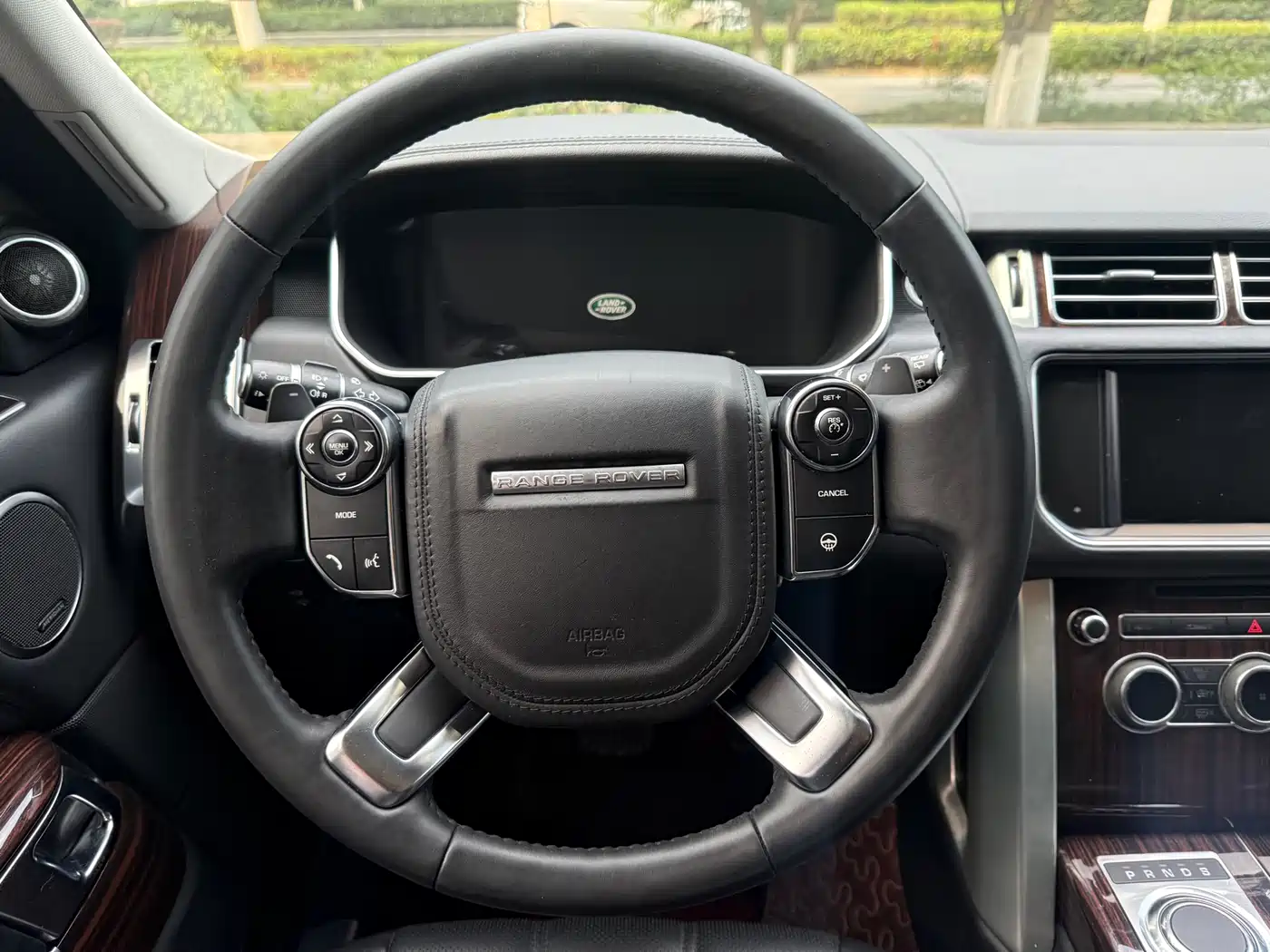 Photo 7 - Land Rover Range Rover