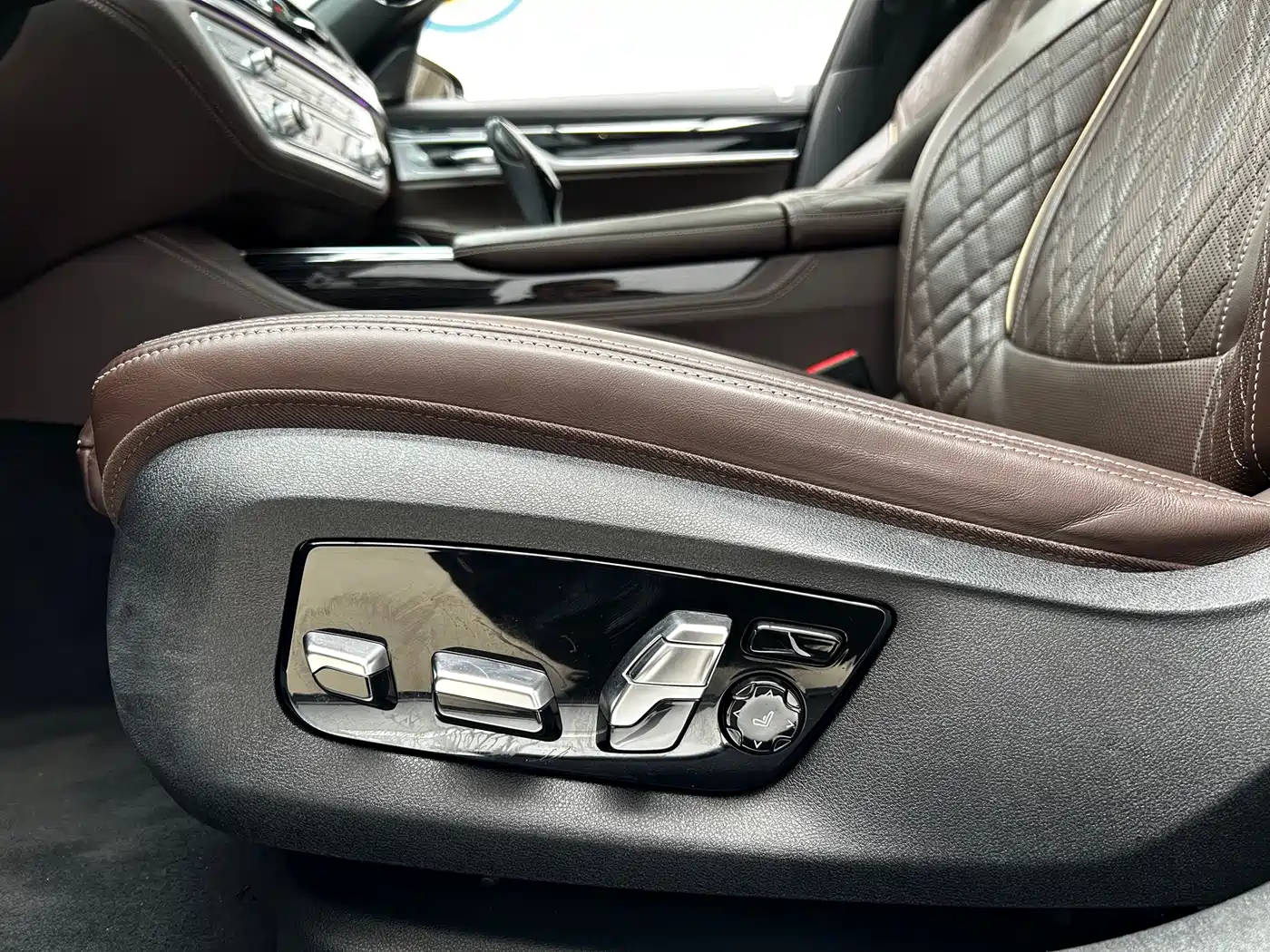 BMW 7 Series 2021 Model 730Li M Sport Package фото 12