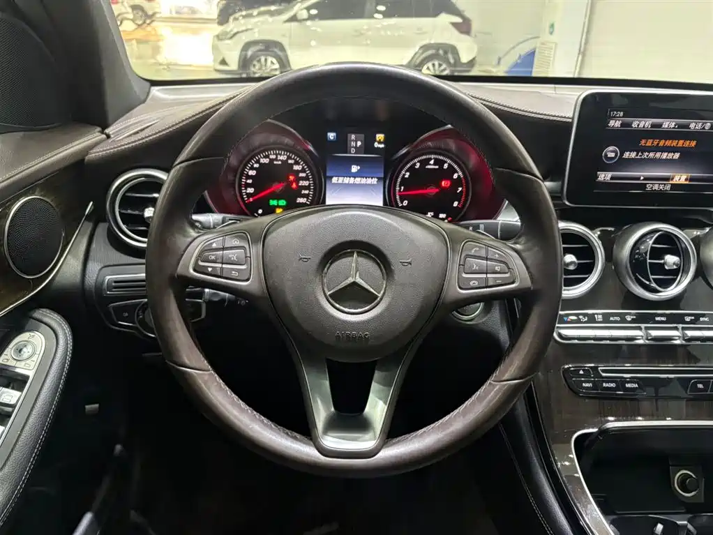 MERCEDES-BENZ GLC