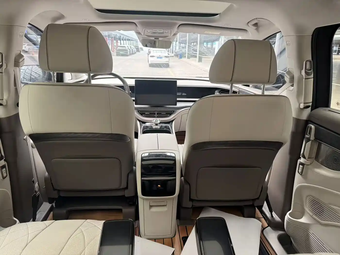 Denza D9 2023 2022 EV 620 Premium