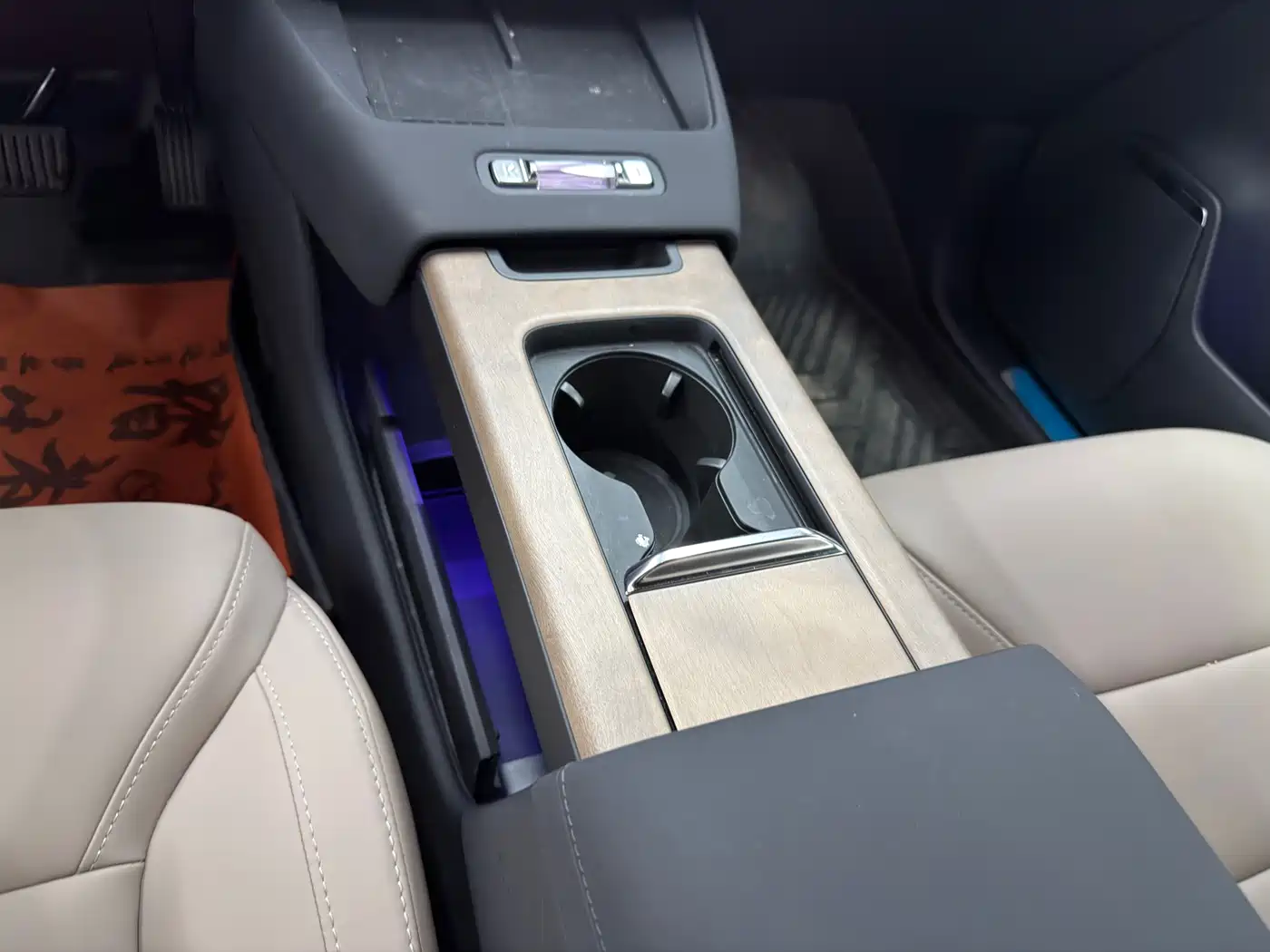 Volvo XC70 Plug-in Hybrid 2026 2025 Standard