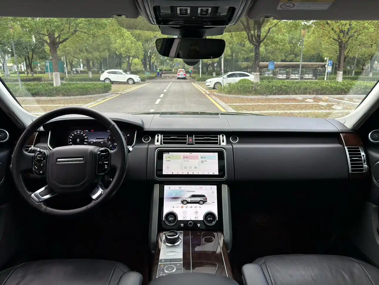 Photo 8 - Land Rover Range Rover