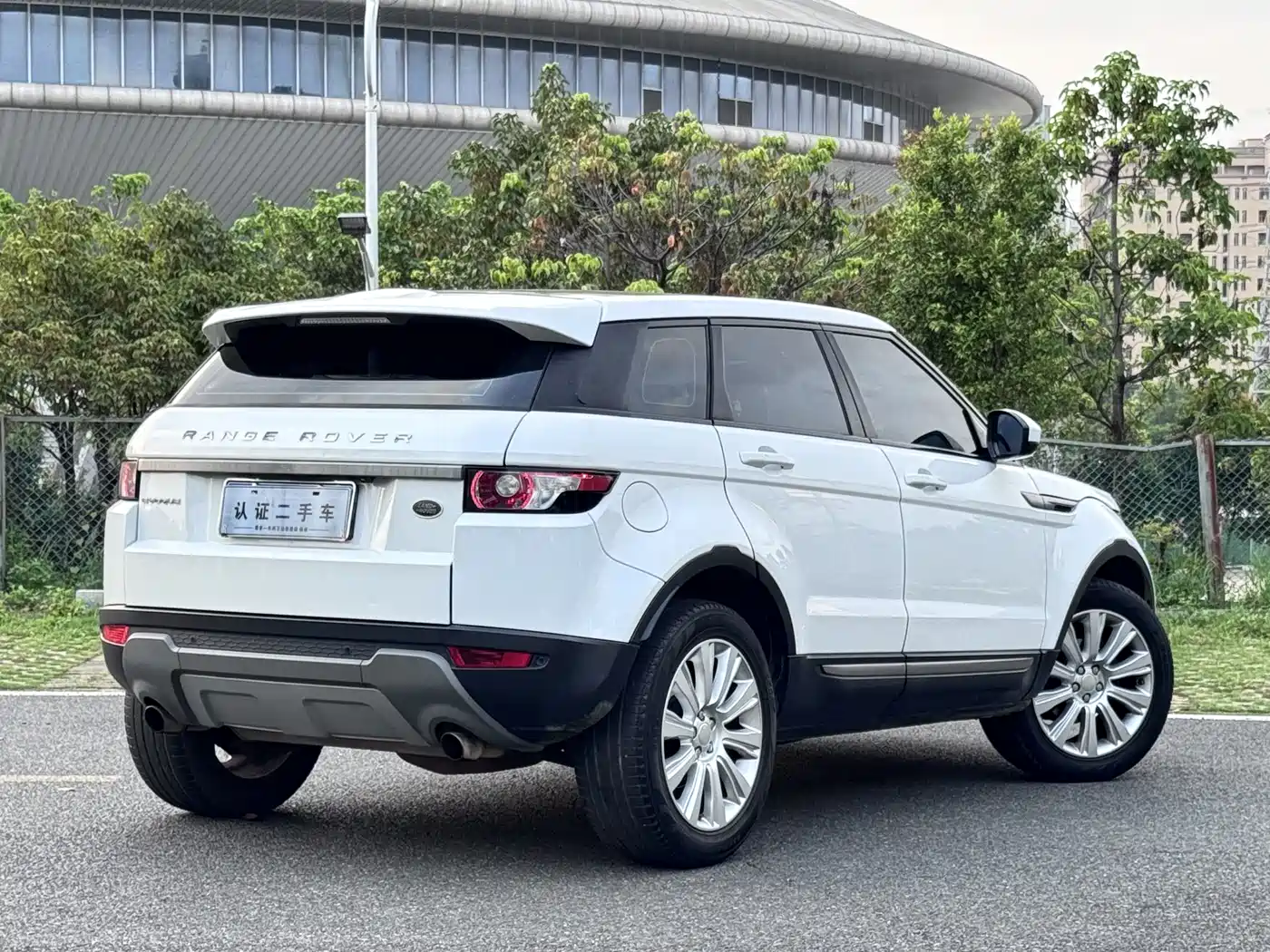 Land Rover Range Rover Evoque 2015 2.0T 5-Door Intelligent Edition фото 5