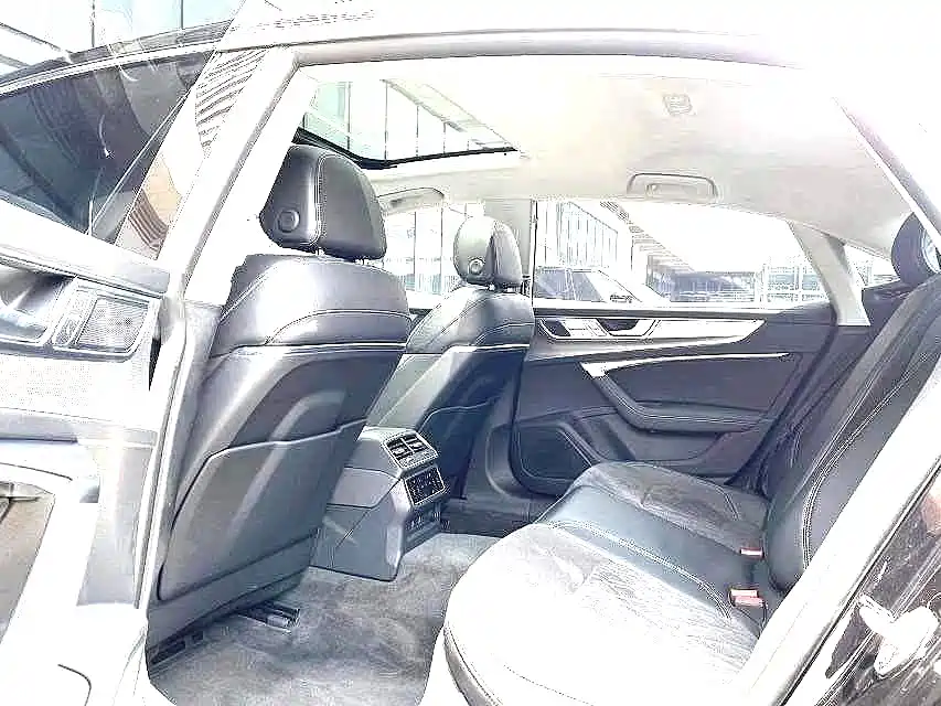 Фото 7 - Audi A7L