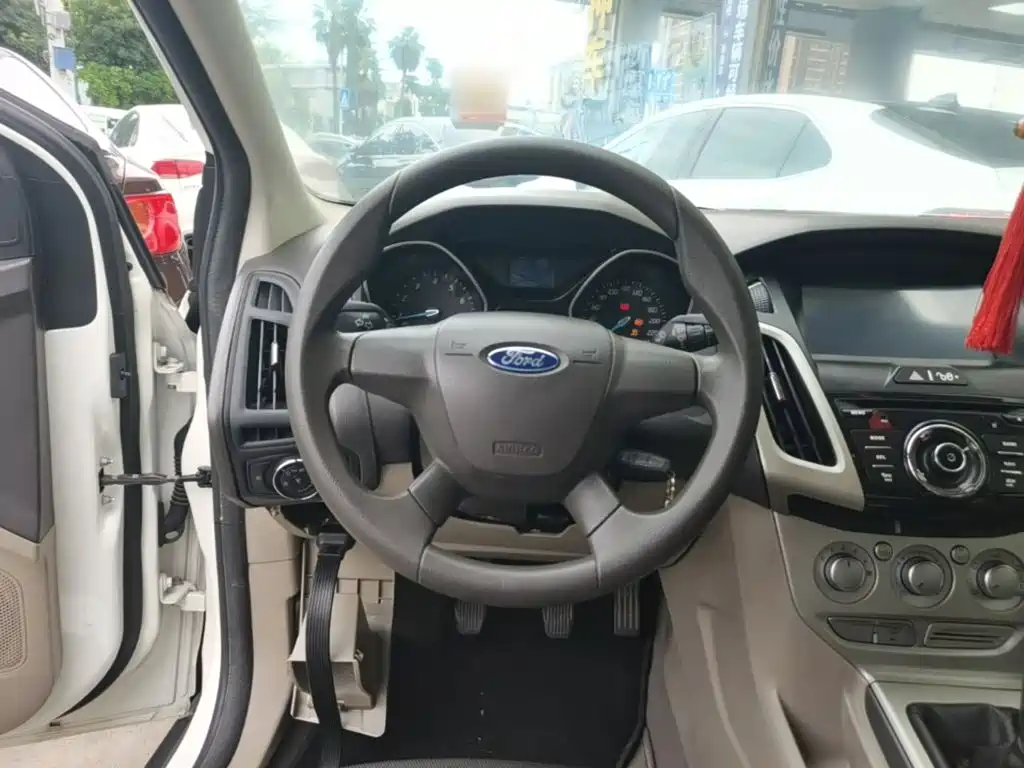 Фото 11 - Ford Focus