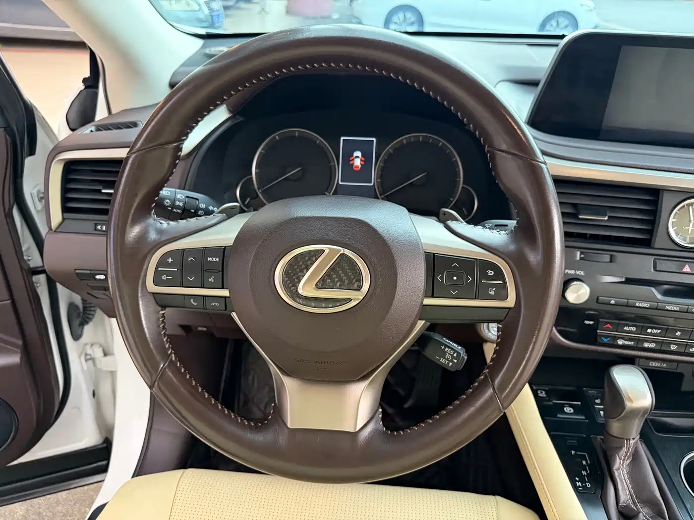 Фото 29 - Lexus RX