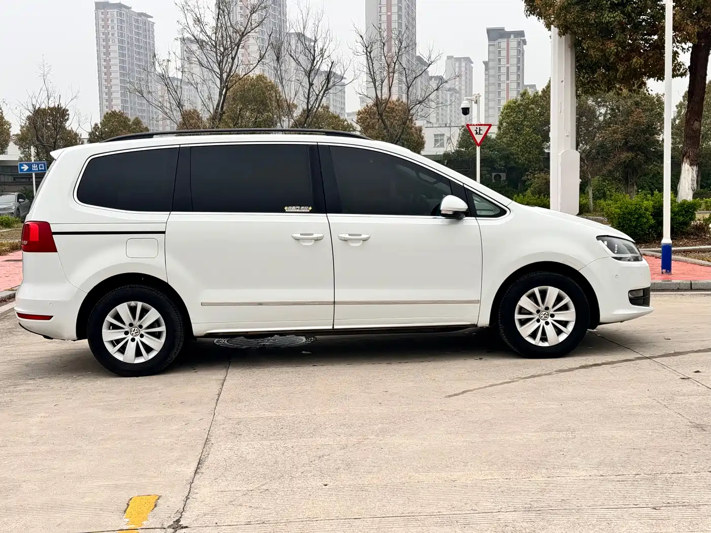 Volkswagen Sharan 2015 1.8TSI Comfort фото 4