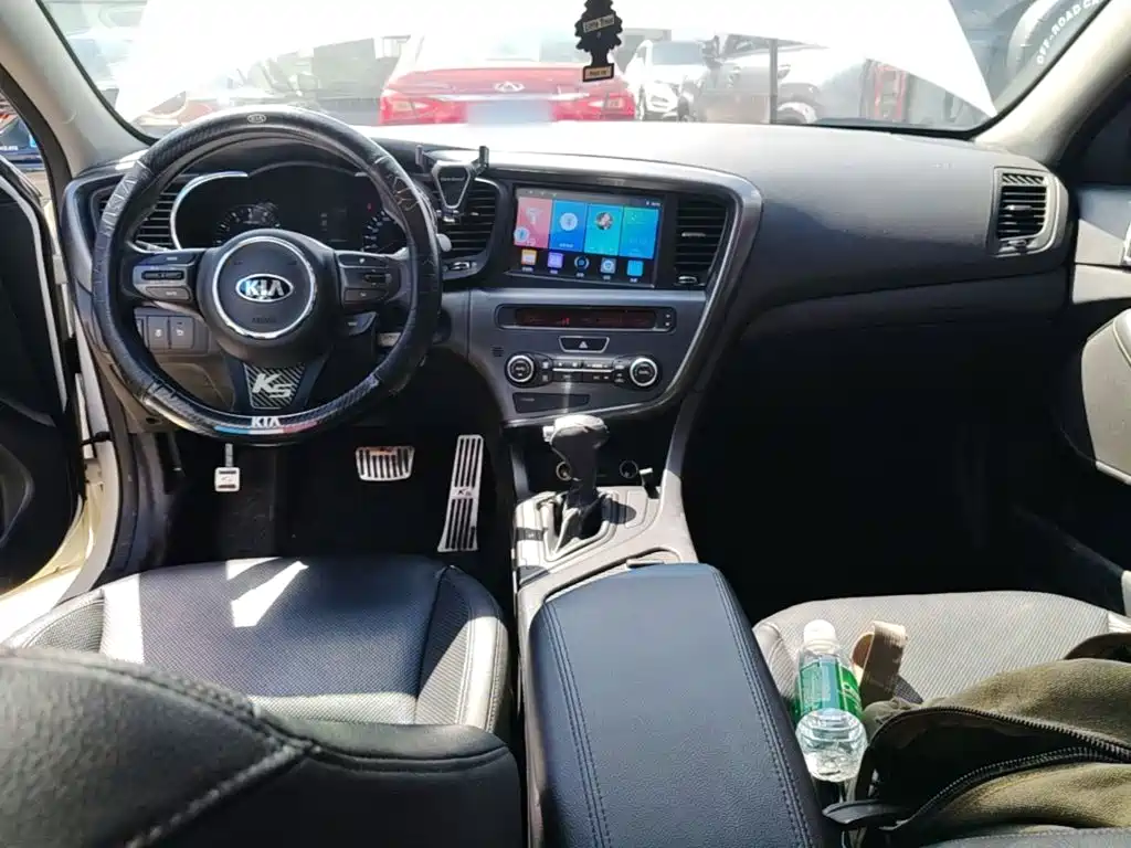 Photo 10 - Kia K5