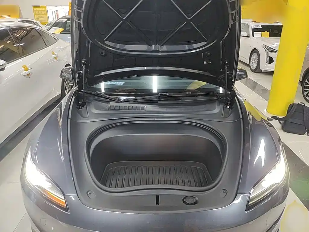 Фото 20 - Tesla Model 3