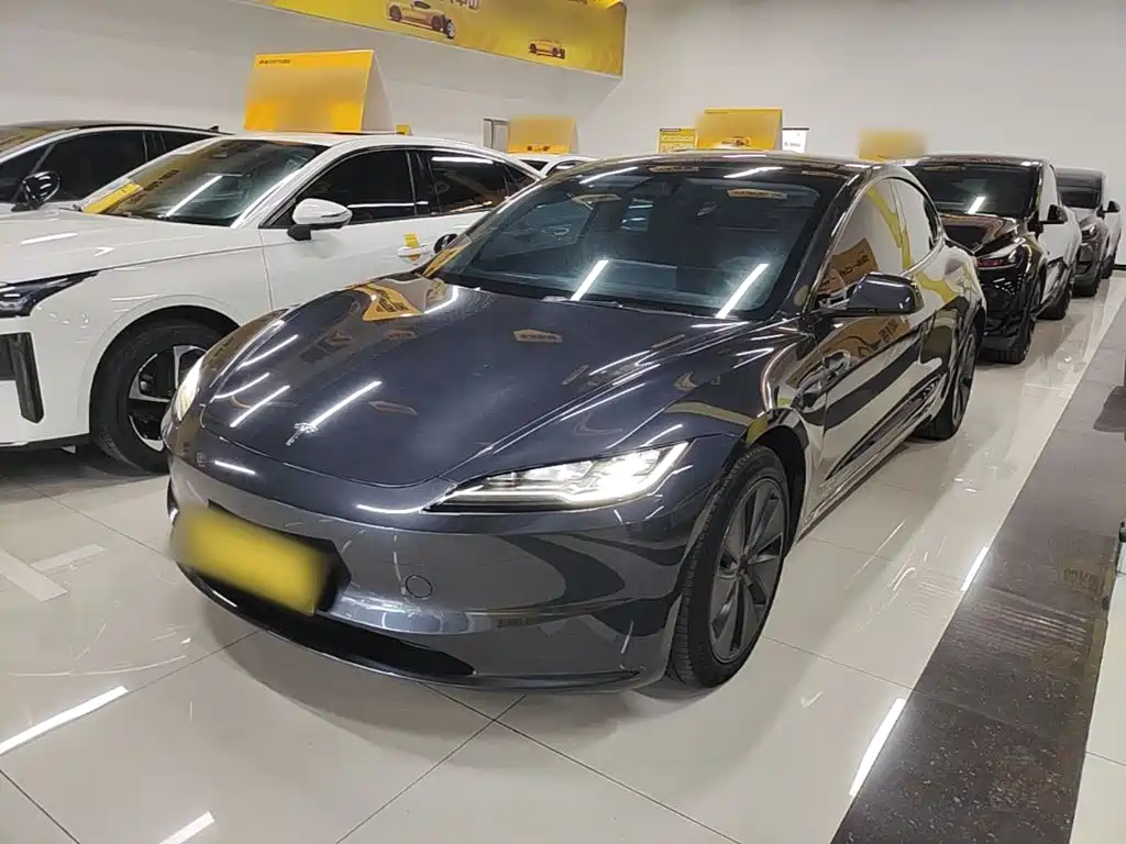 Фото 1 - Tesla Model 3