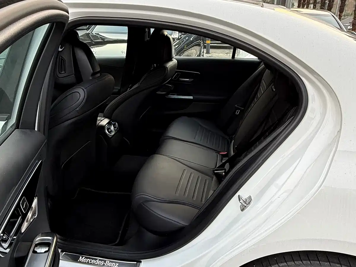 Mercedes-Benz C-Class 2024 C 260 L Night Edition Sport фото 6