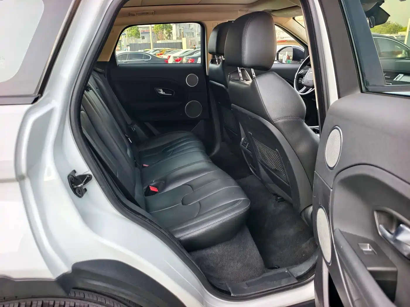 Land Rover Range Rover Evoque 2015 2.0T 5-Door Intelligent Edition фото 19