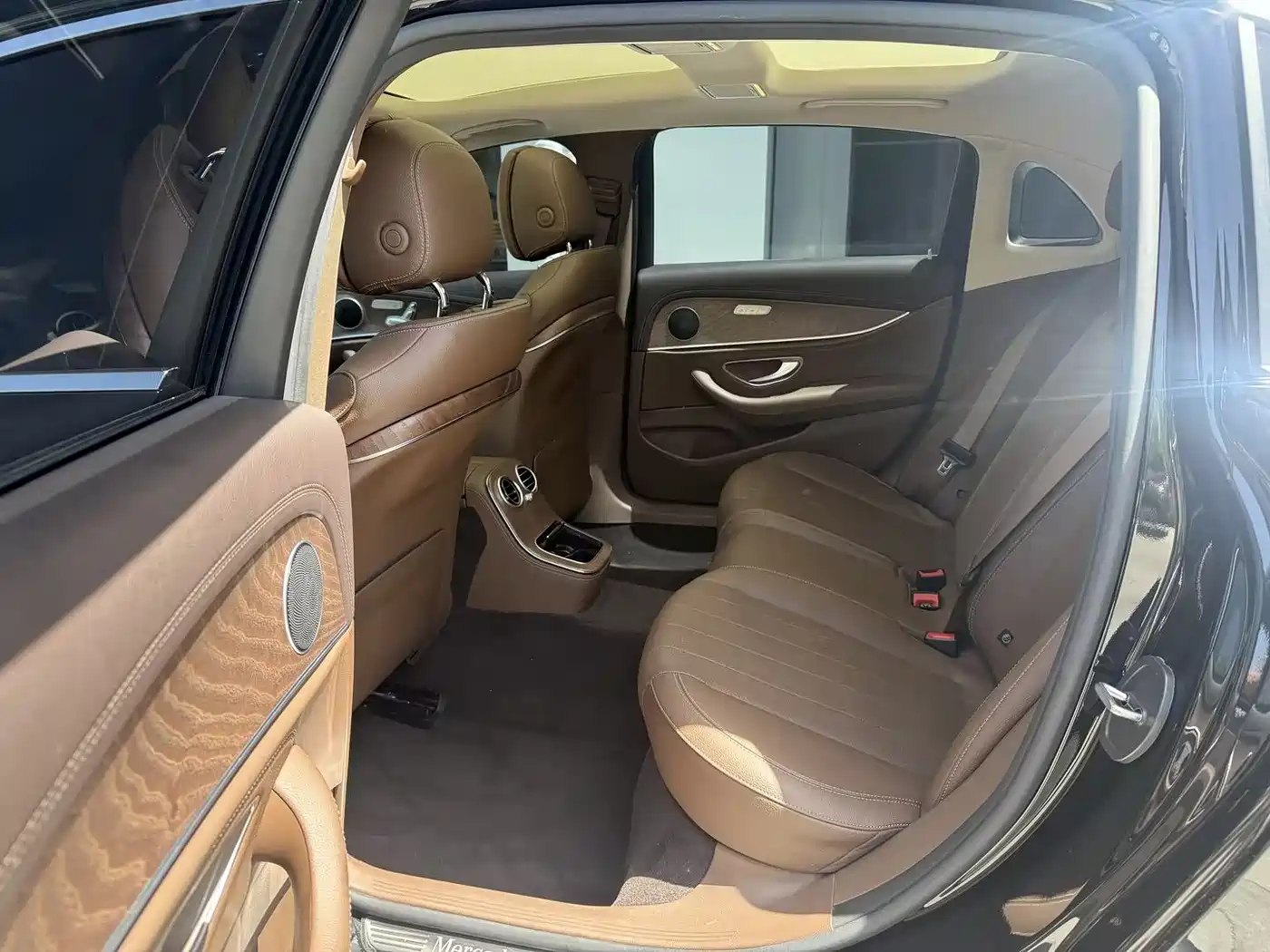 Mercedes-Benz E-Class 2022 E 300 L Fashion фото 13