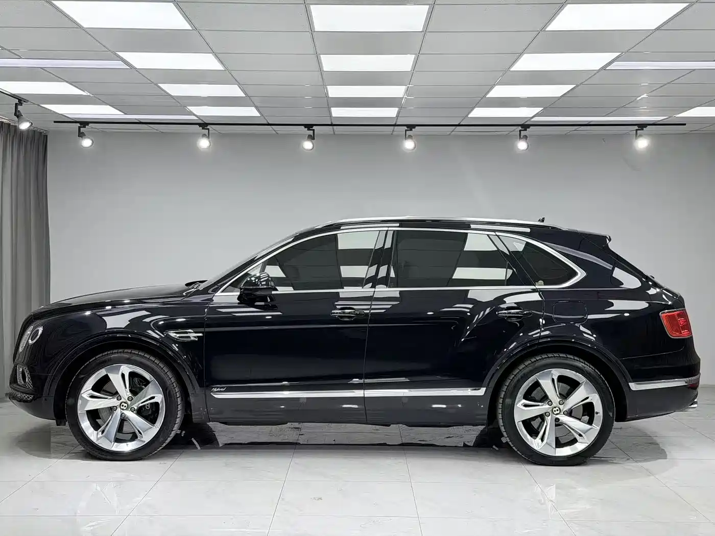 BENTLEY TIMYUE PLUG IN HYBRID