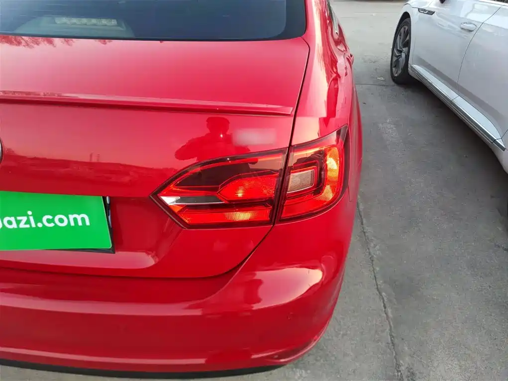 Volkswagen Sagitar 2013 2.0TSI GLI фото 24