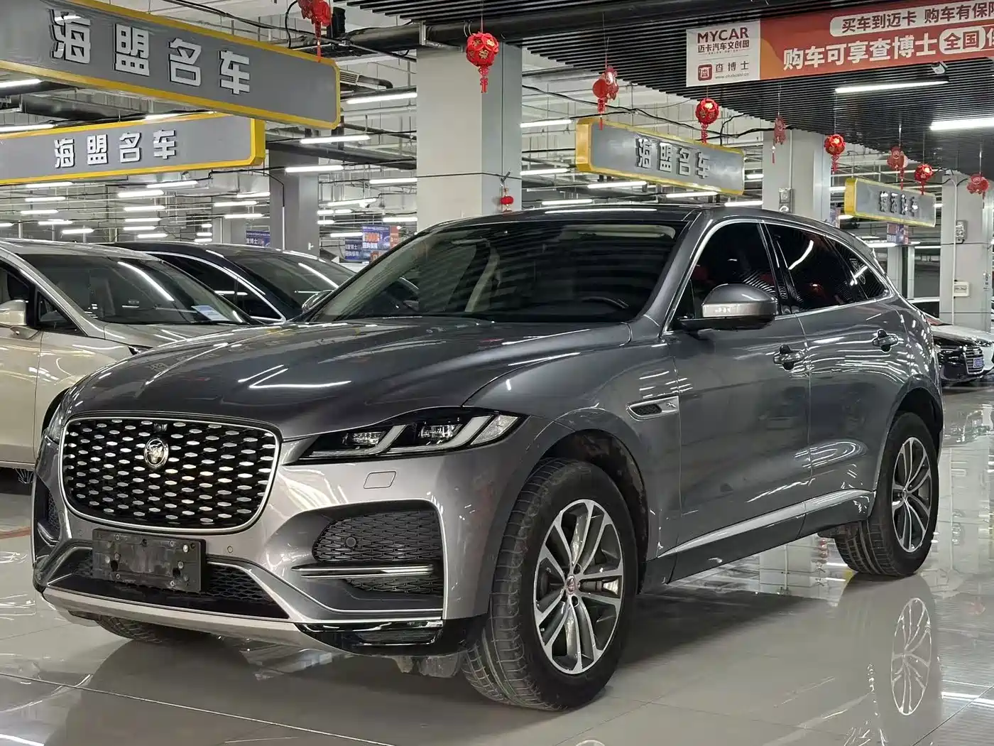 Фото 1 - Jaguar F-PACE