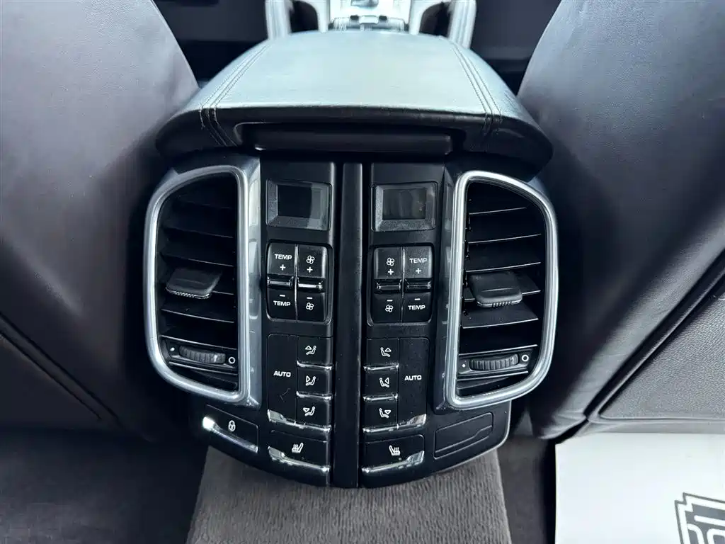 Porsche Cayenne 2011 Cayenne Turbo 4.8T фото 20