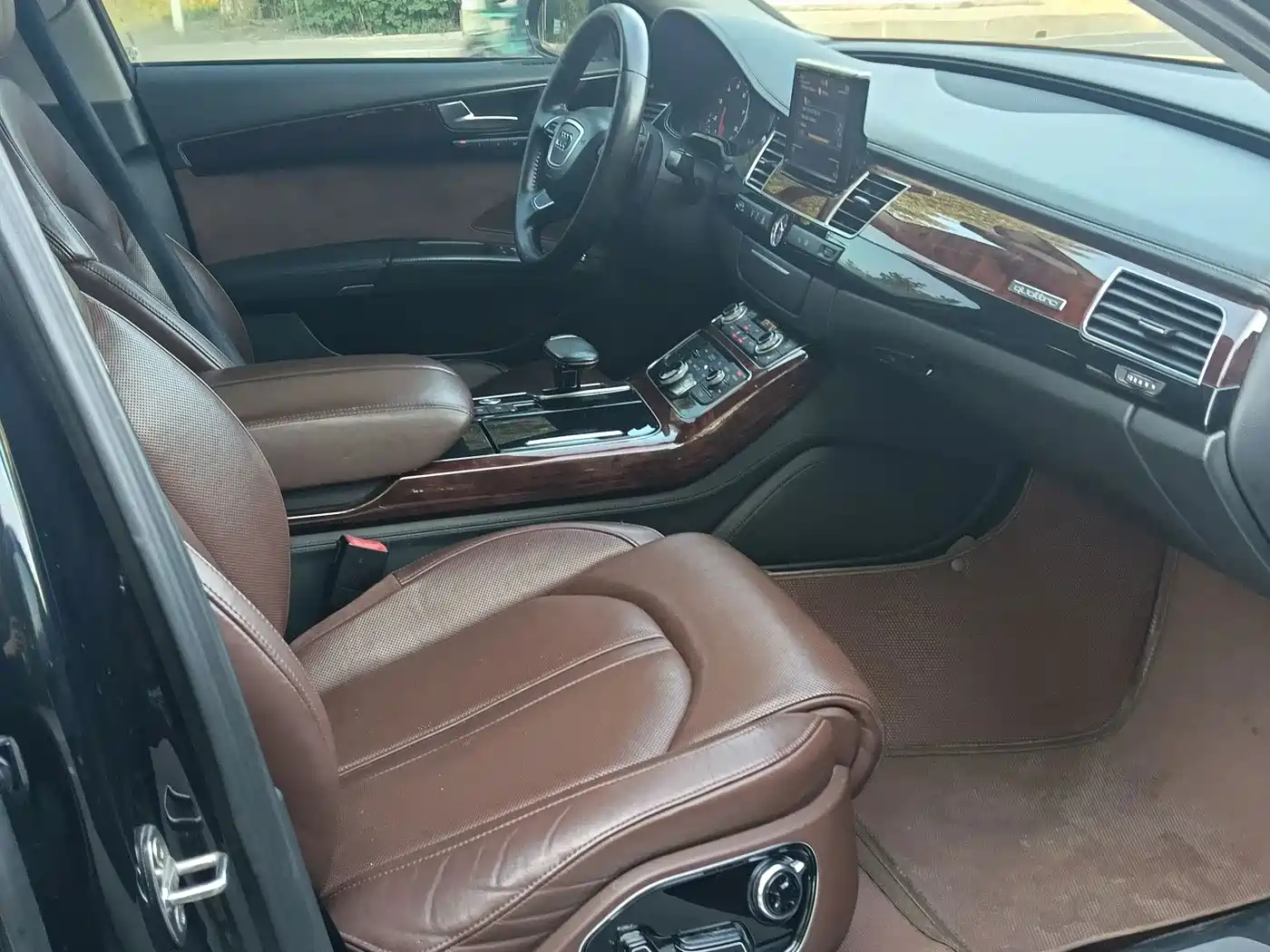 Фото 15 - Audi A8