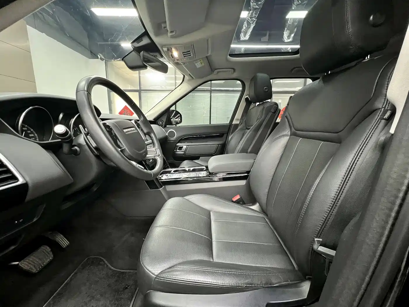 Land Rover Discovery 2018 3.0 SC V6 SE фото 5