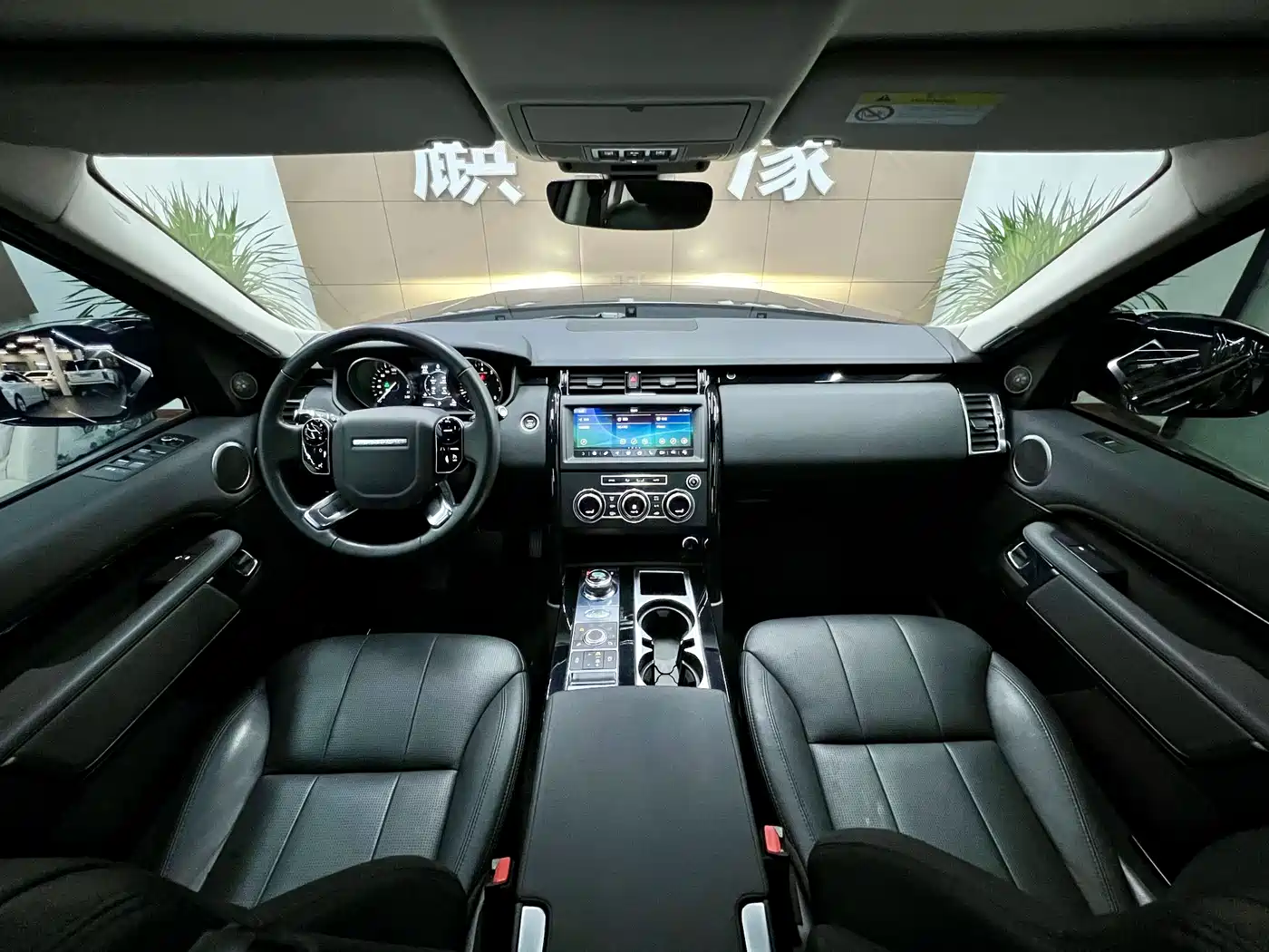 Land Rover Discovery 2018 3.0 SC V6 SE фото 6